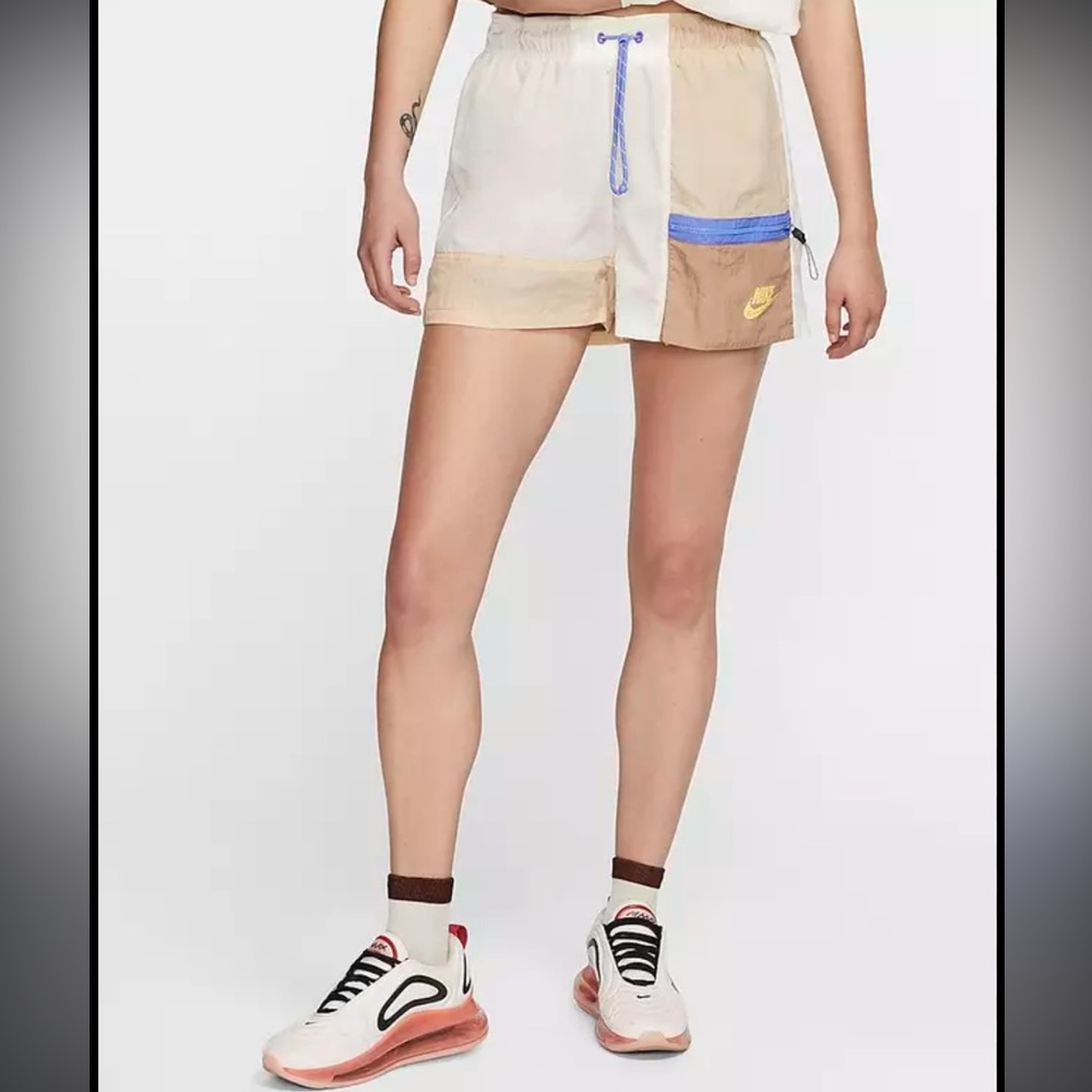 Nike Sportsware Icon Clash shorts